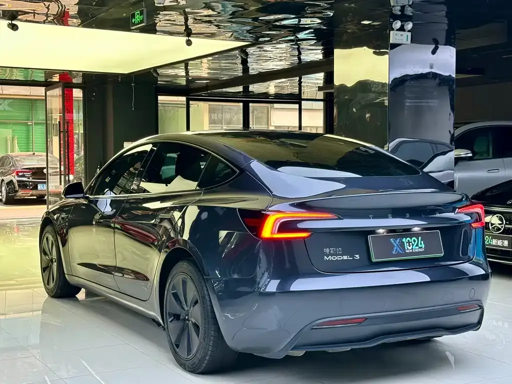 Tesla Model 3 — фото 10