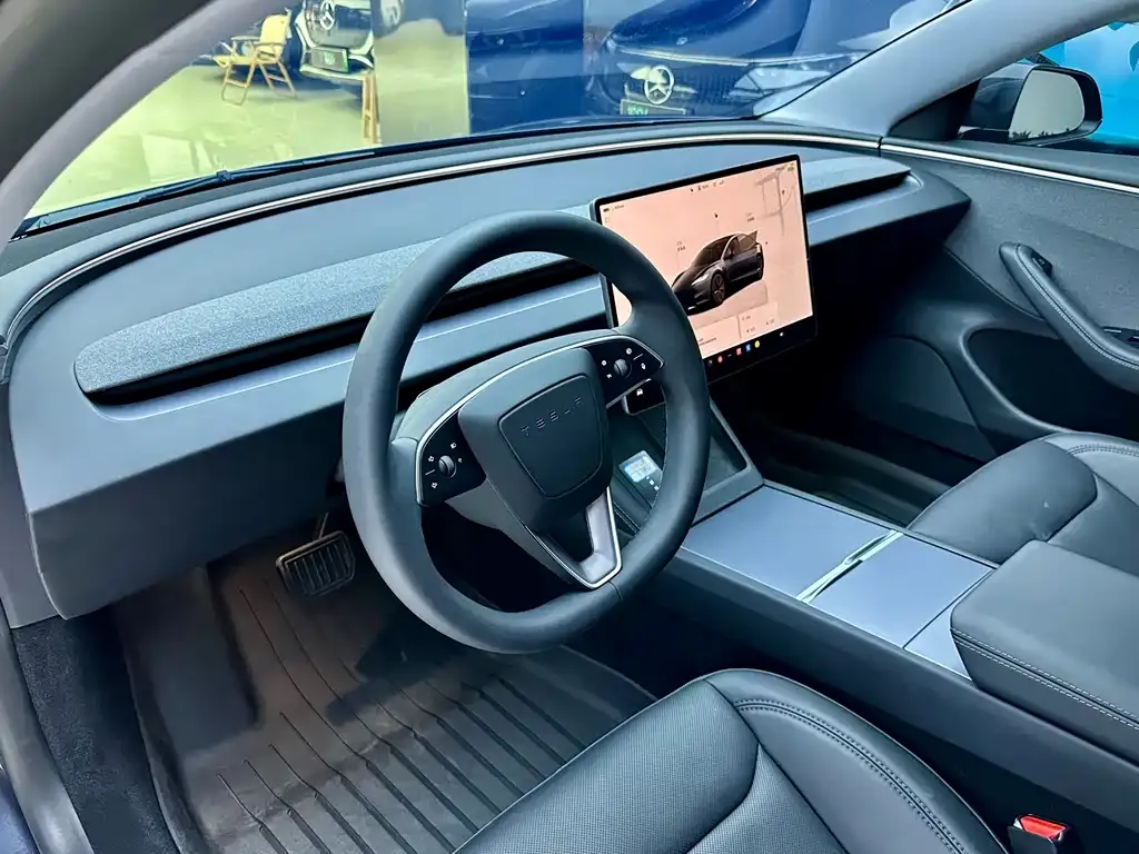Tesla Model 3 — фото 7