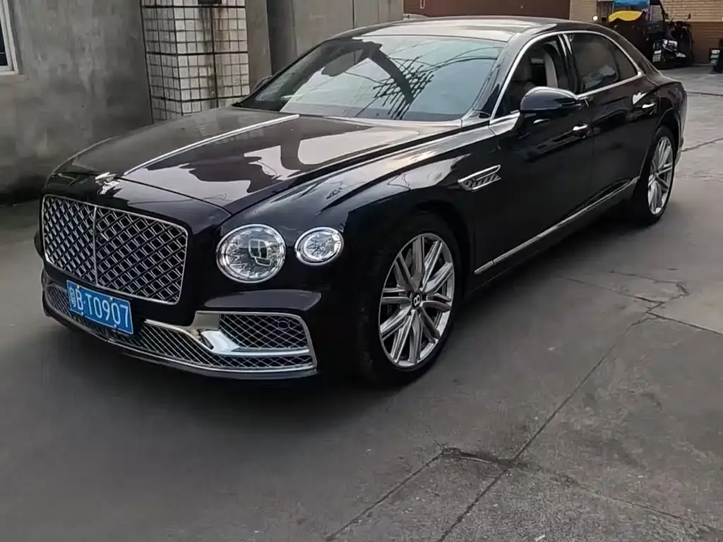 Bentley Flying Spur — фото 1