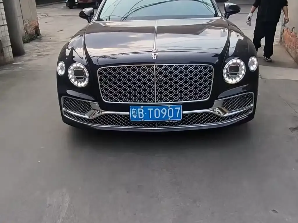 Bentley Flying Spur — фото 4
