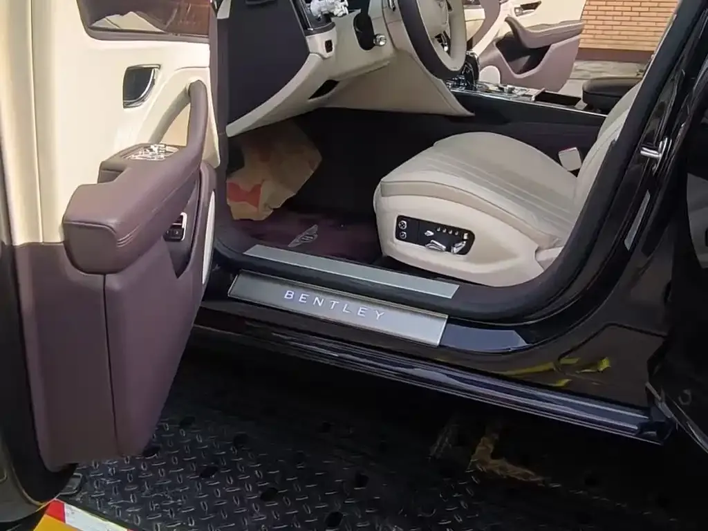 Bentley Flying Spur — фото 2