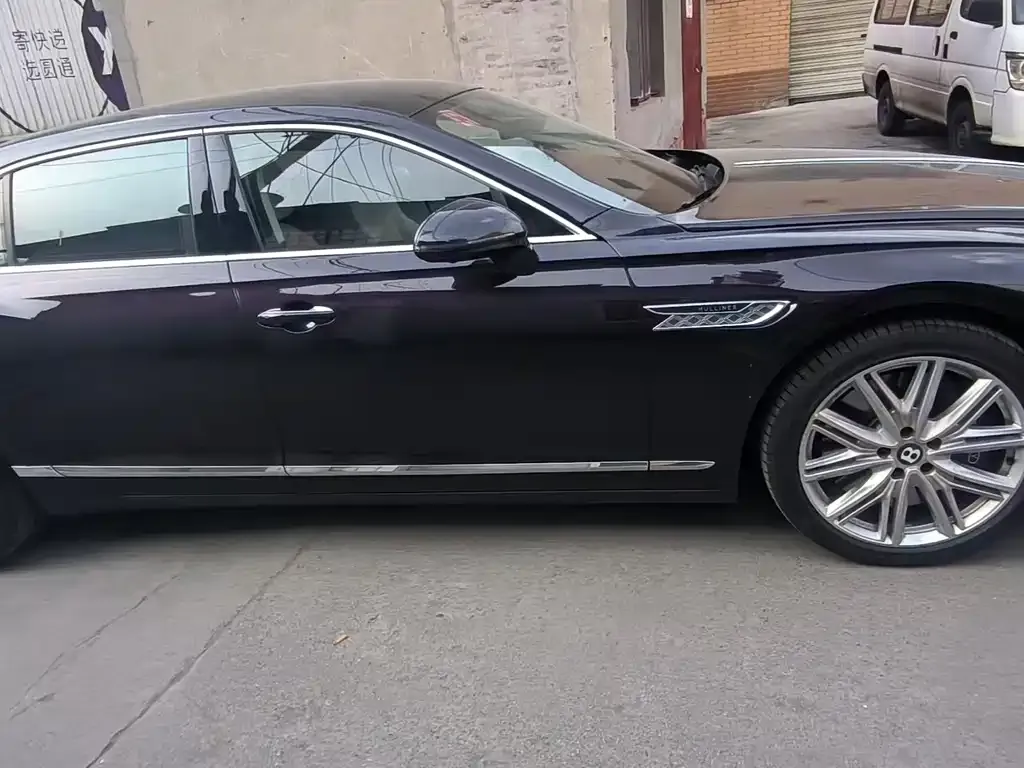 Bentley Flying Spur — фото 9