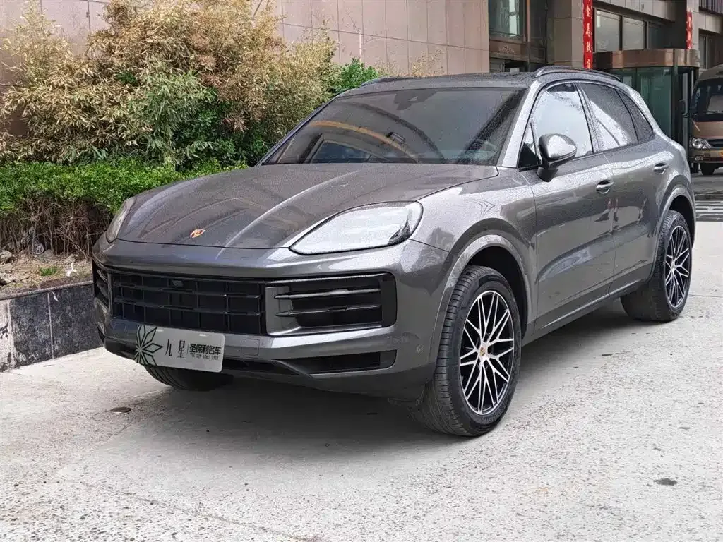 Porsche Cayenne — фото 1