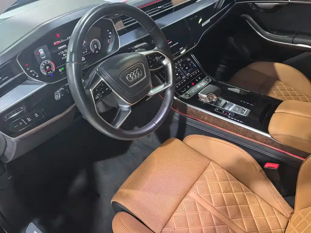 Audi A8 — фото 6