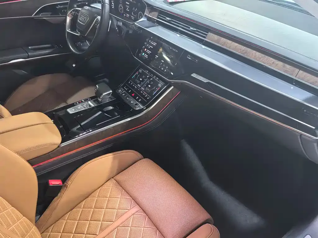 Audi A8 — фото 10