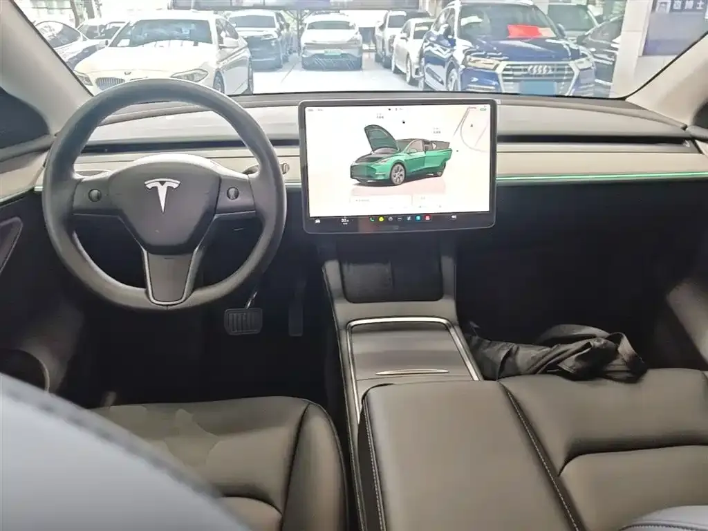 Tesla Model Y — фото 9