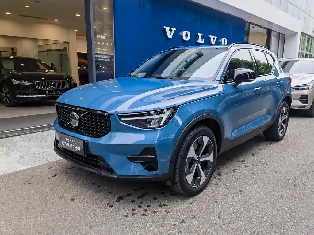 Volvo XC40 — фото 1