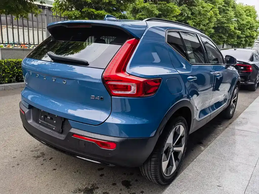 Volvo XC40 — фото 5