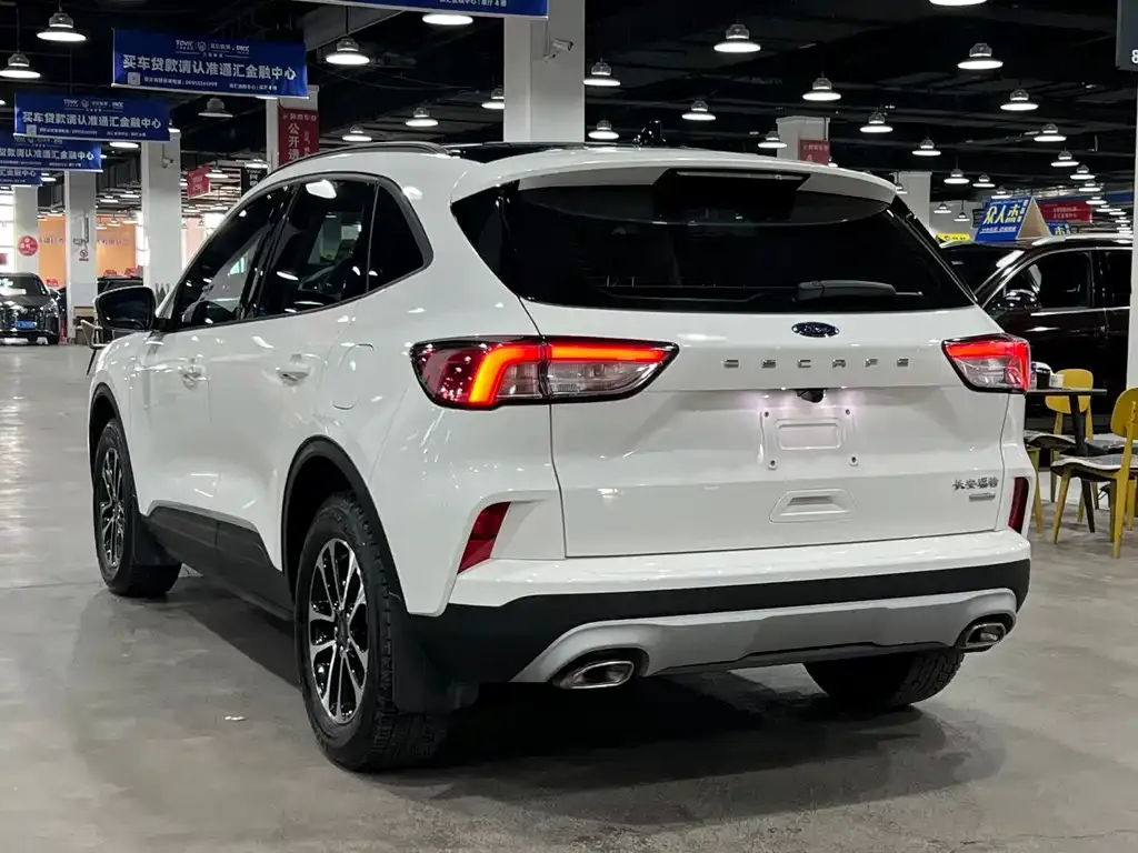 Ford Escape 2023 из CN, фото 2