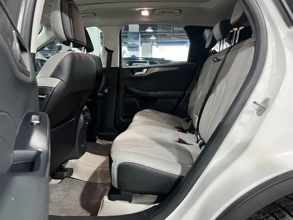 Ford Escape 2023 из CN, фото 4