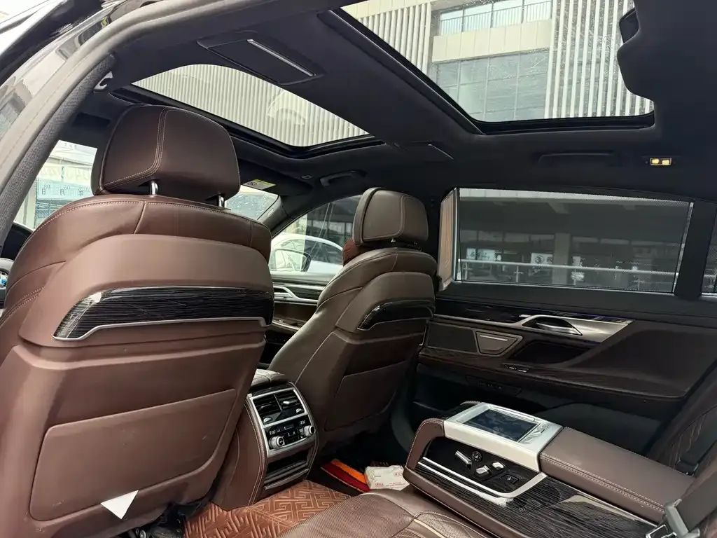 BMW 7 Series 2021 из CN, фото 8