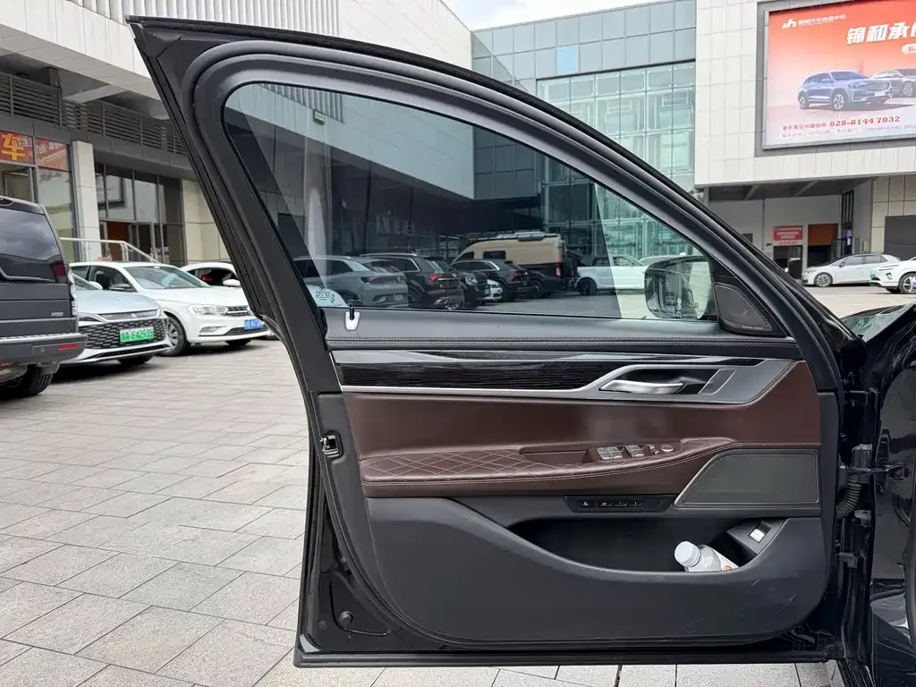 BMW 7 Series 2021 из CN, фото 4