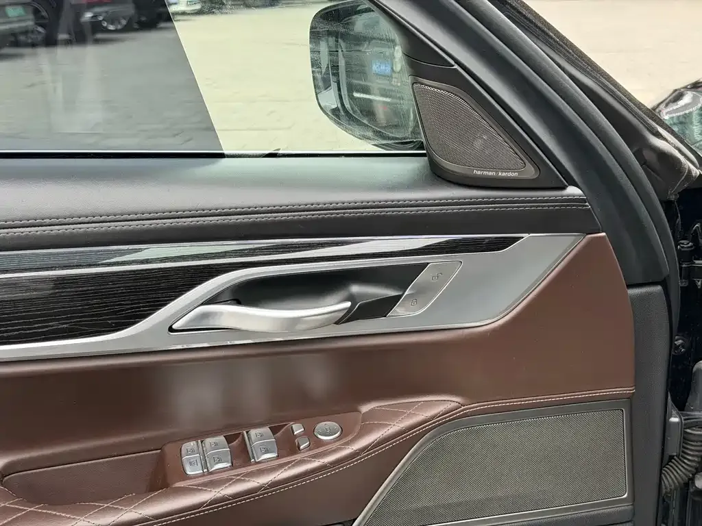 BMW 7 Series 2021 из CN, фото 7