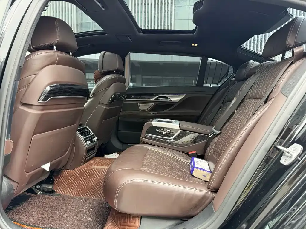 BMW 7 Series 2021 из CN, фото 9