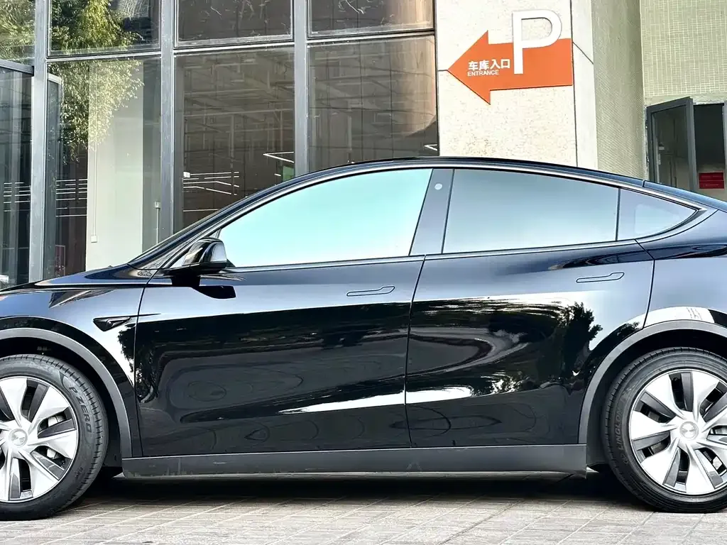 Tesla Model Y — фото 8
