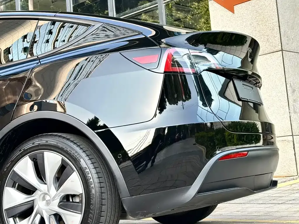 Tesla Model Y — фото 7