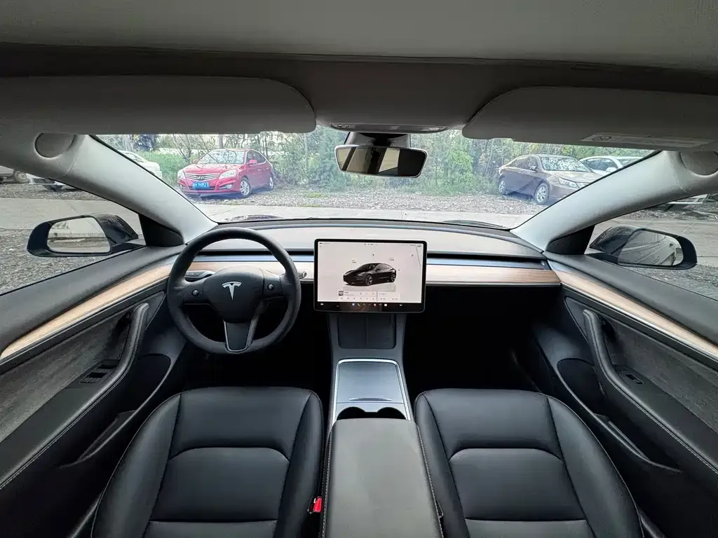 Tesla Model 3 — фото 8