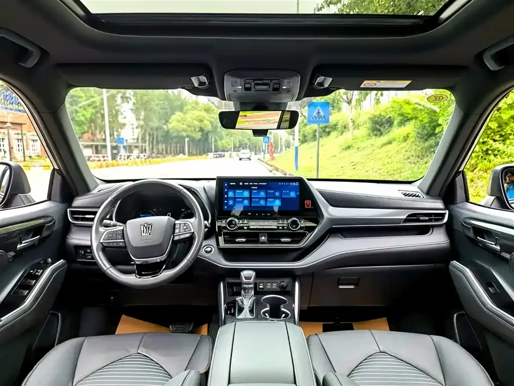 Toyota Crown Kluger 2024 из CN, фото 2
