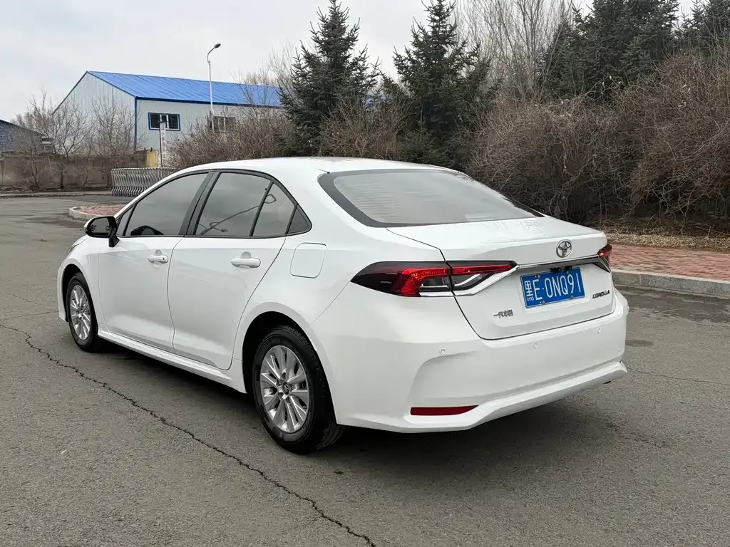 Toyota Corolla — фото 10