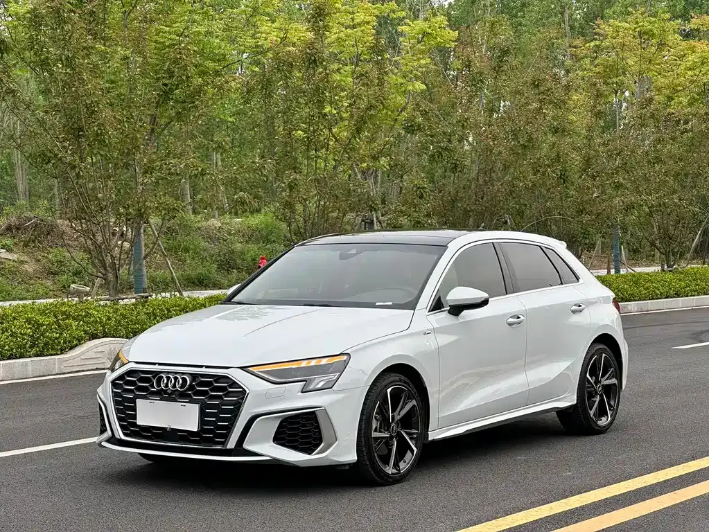Audi A3 — фото 1