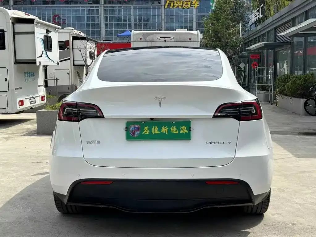 Tesla Model Y — фото 3