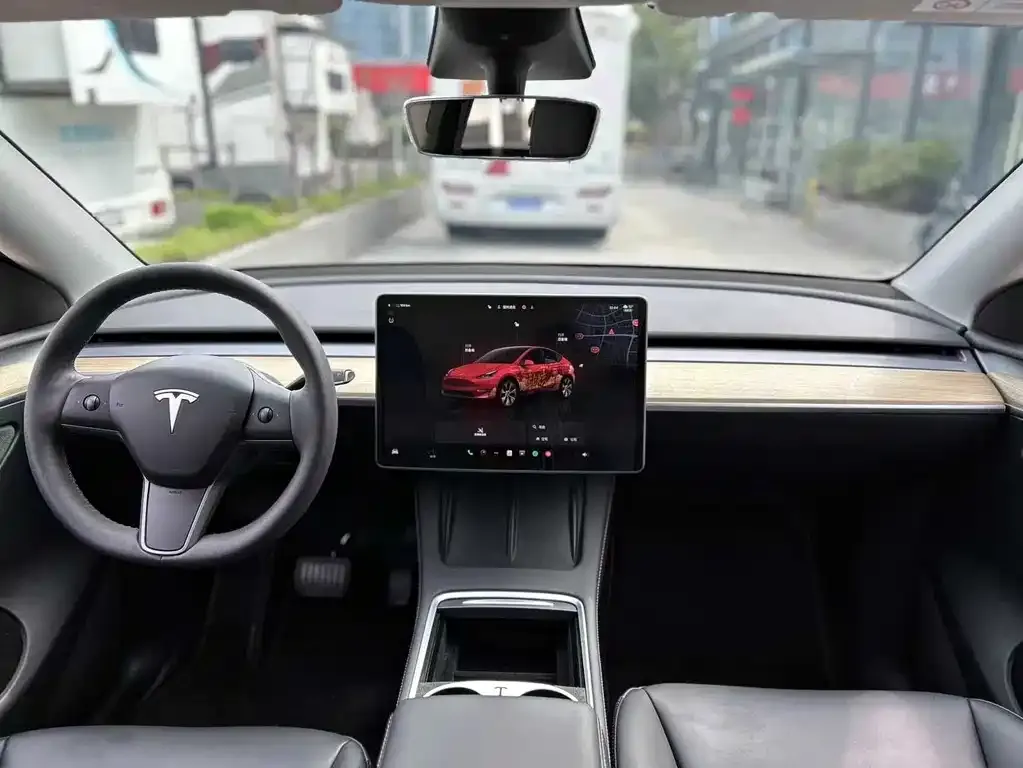 Tesla Model Y — фото 4