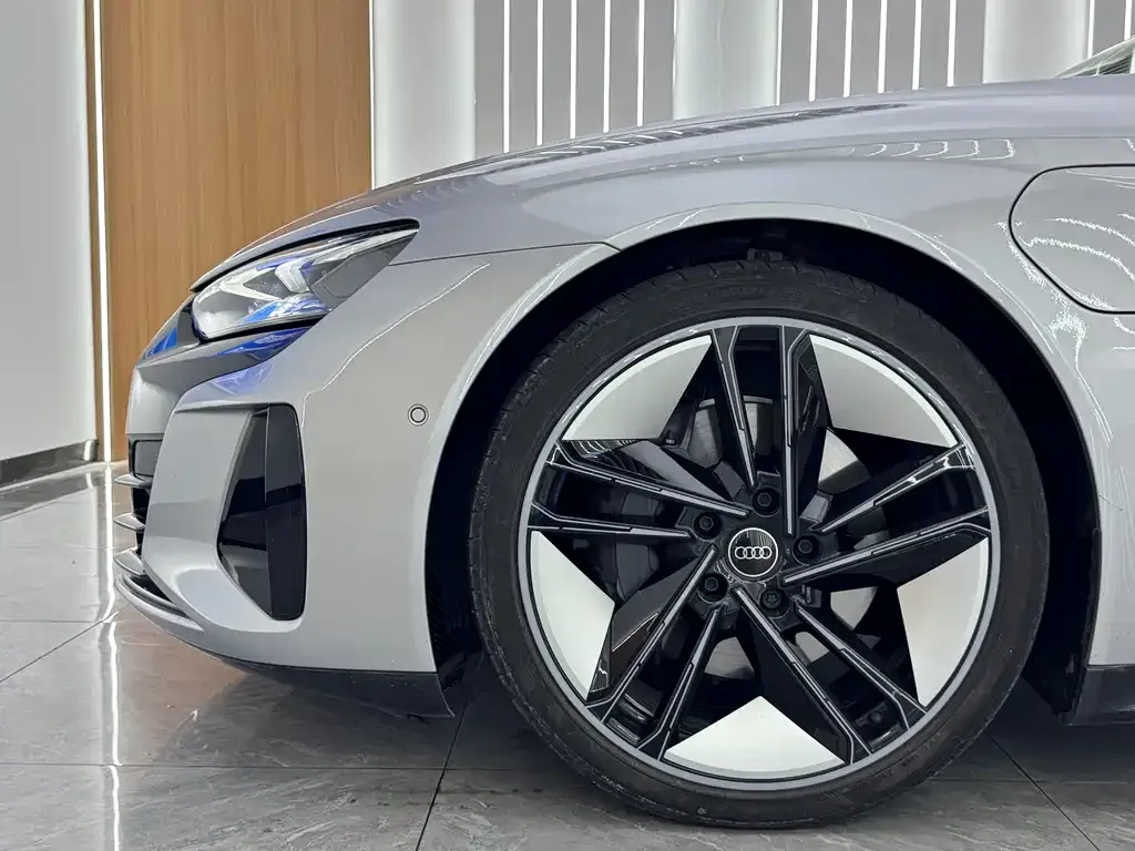Audi e-tron GT 2024 из CN, фото 3