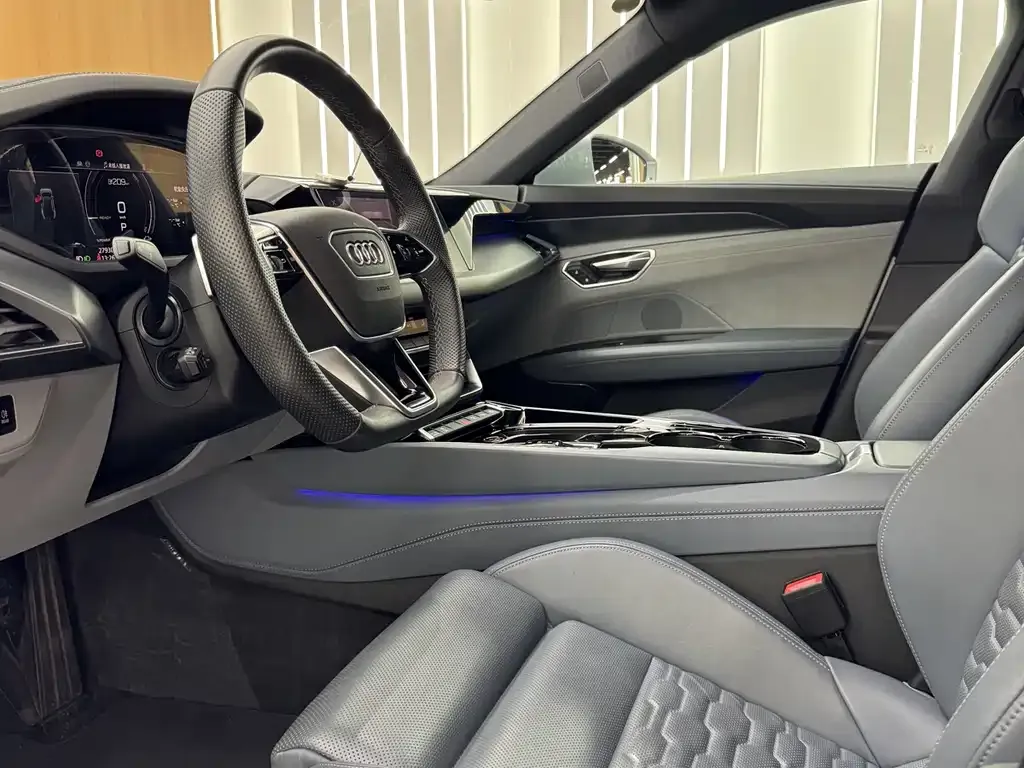 Audi e-tron GT 2024 из CN, фото 9