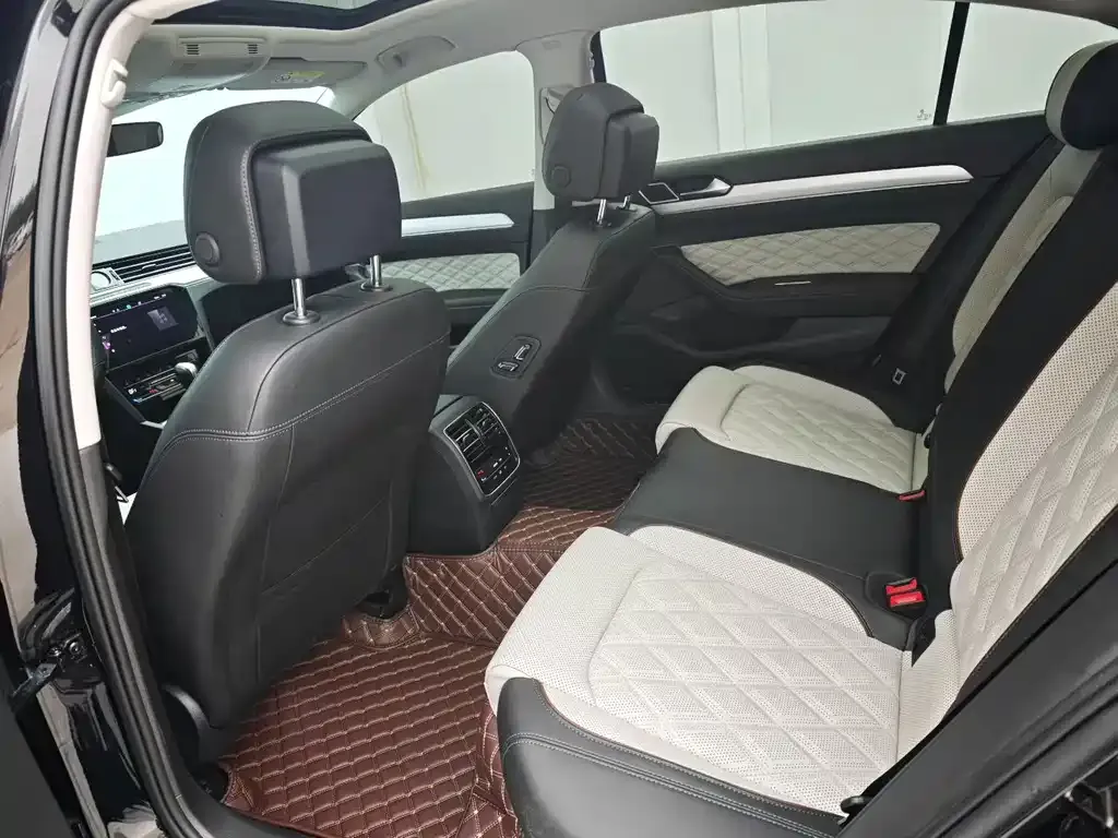 Volkswagen Magotan 2023 из CN, фото 9