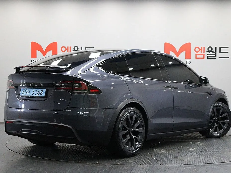 Tesla Model X 2023 из KR, фото 2