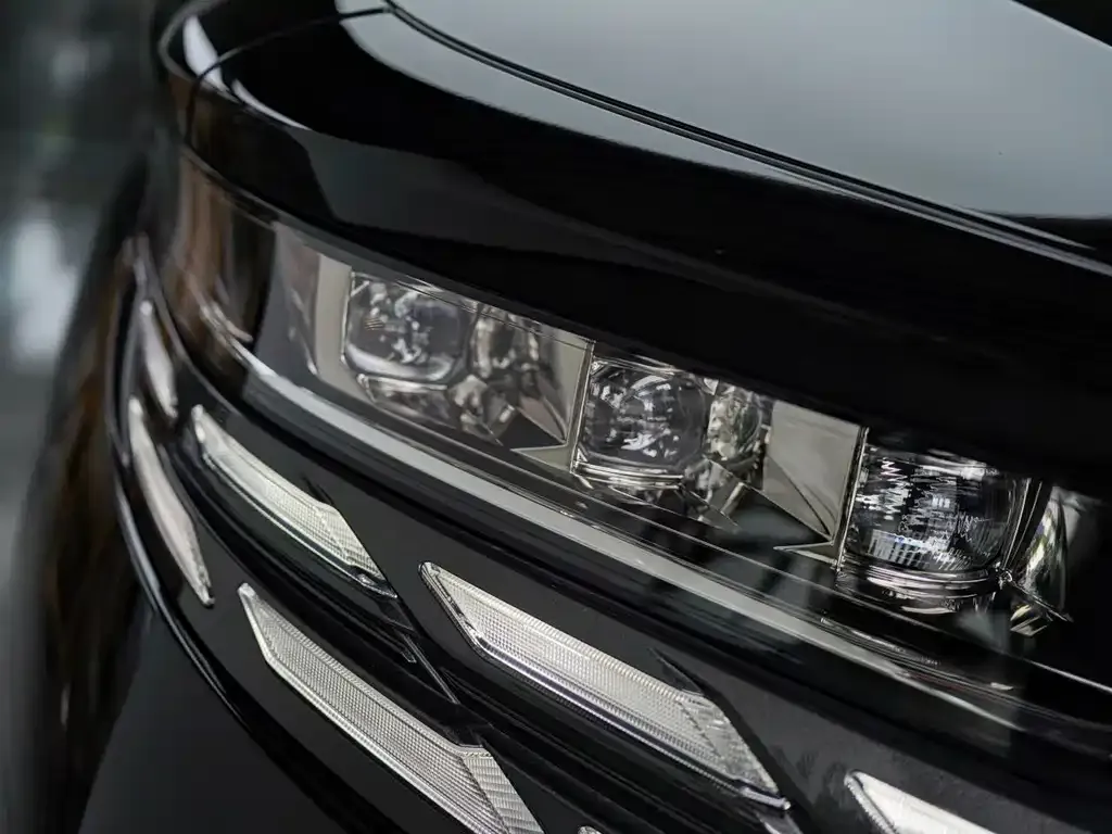 Toyota Alphard — фото 8