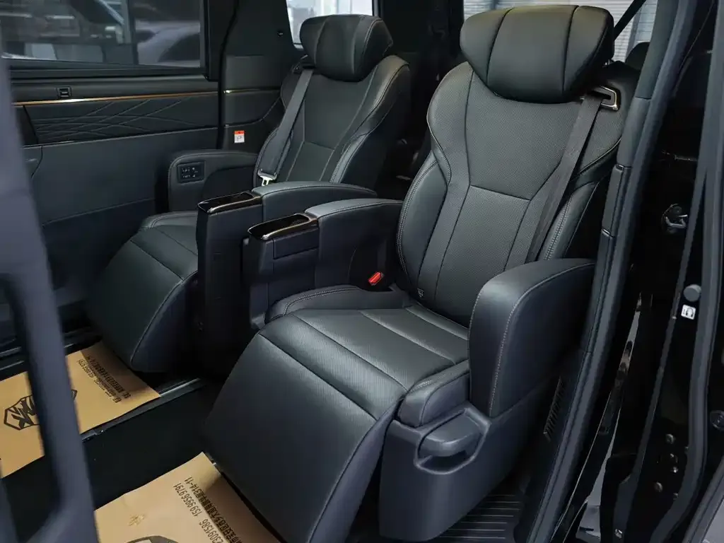Toyota Alphard — фото 9