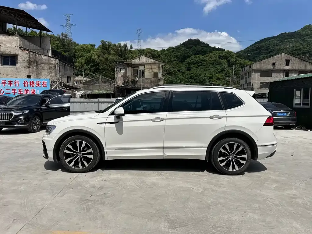 Volkswagen Tiguan L — фото 5