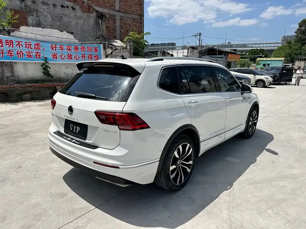 Volkswagen Tiguan L — фото 6