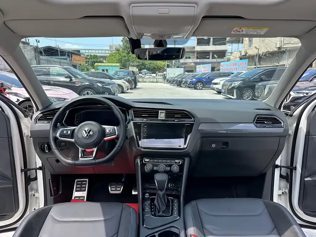 Volkswagen Tiguan L — фото 9