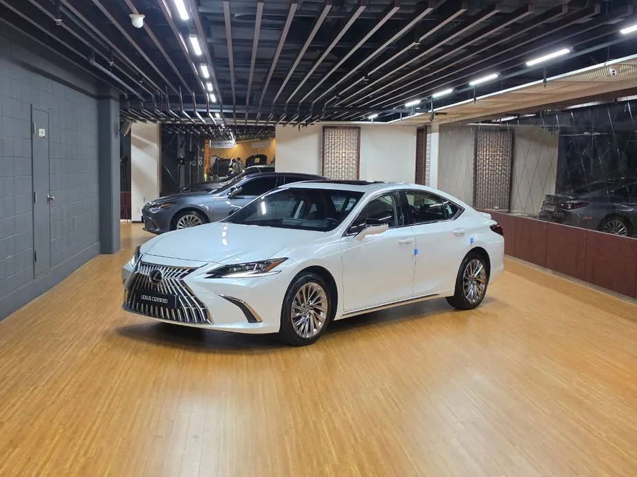 Lexus ES — фото 1