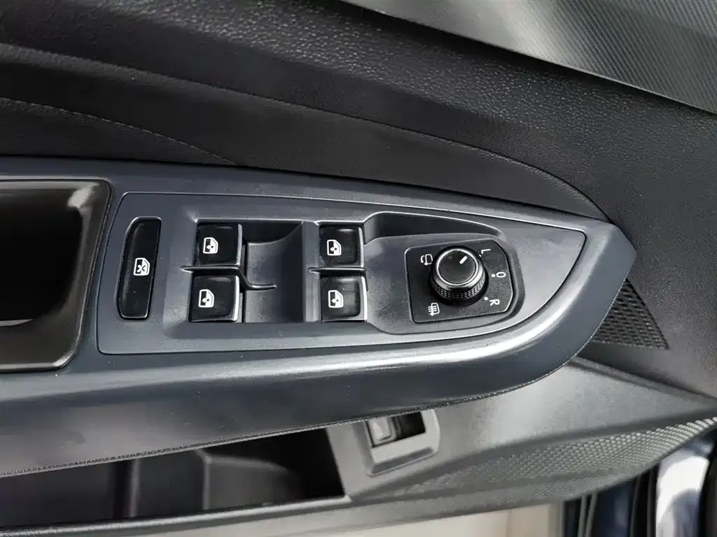 Volkswagen Passat — фото 7