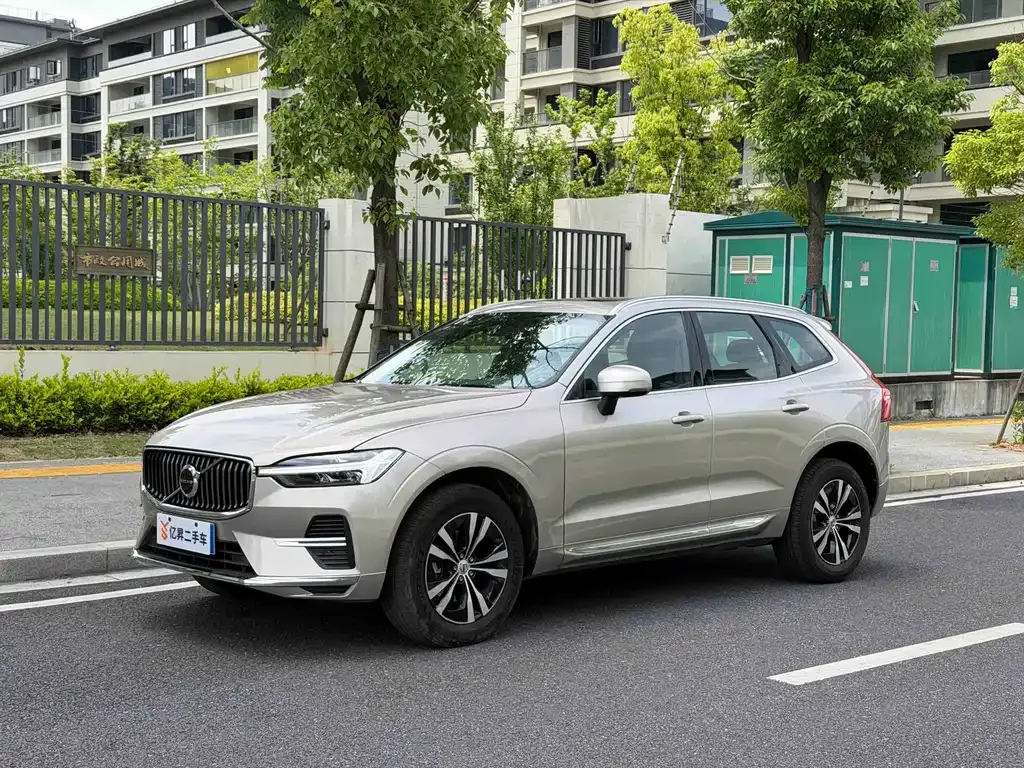 Volvo XC60 — фото 1