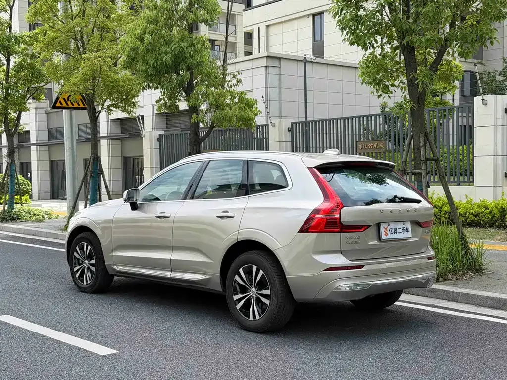 Volvo XC60 — фото 9