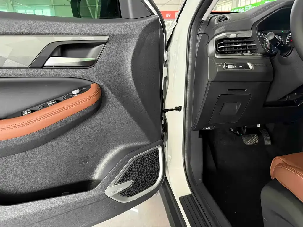 Geely Vision X6 — фото 4