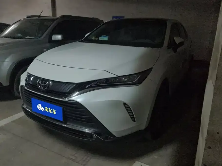 Toyota Harrier — фото 1