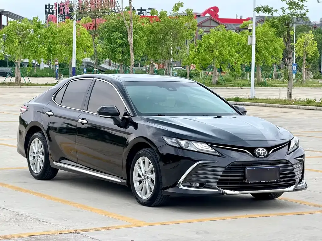 Toyota Camry — фото 5