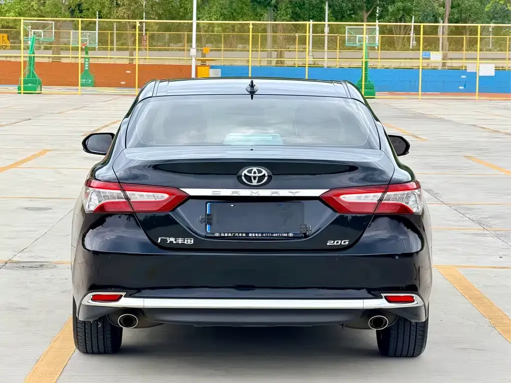 Toyota Camry — фото 3