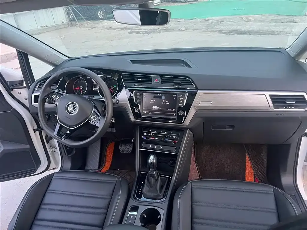 Volkswagen Touran 2023 из CN, фото 8