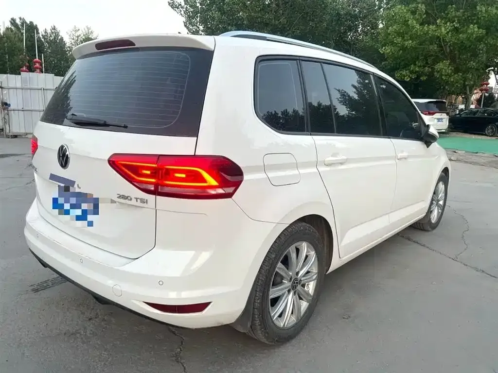 Volkswagen Touran 2023 из CN, фото 3