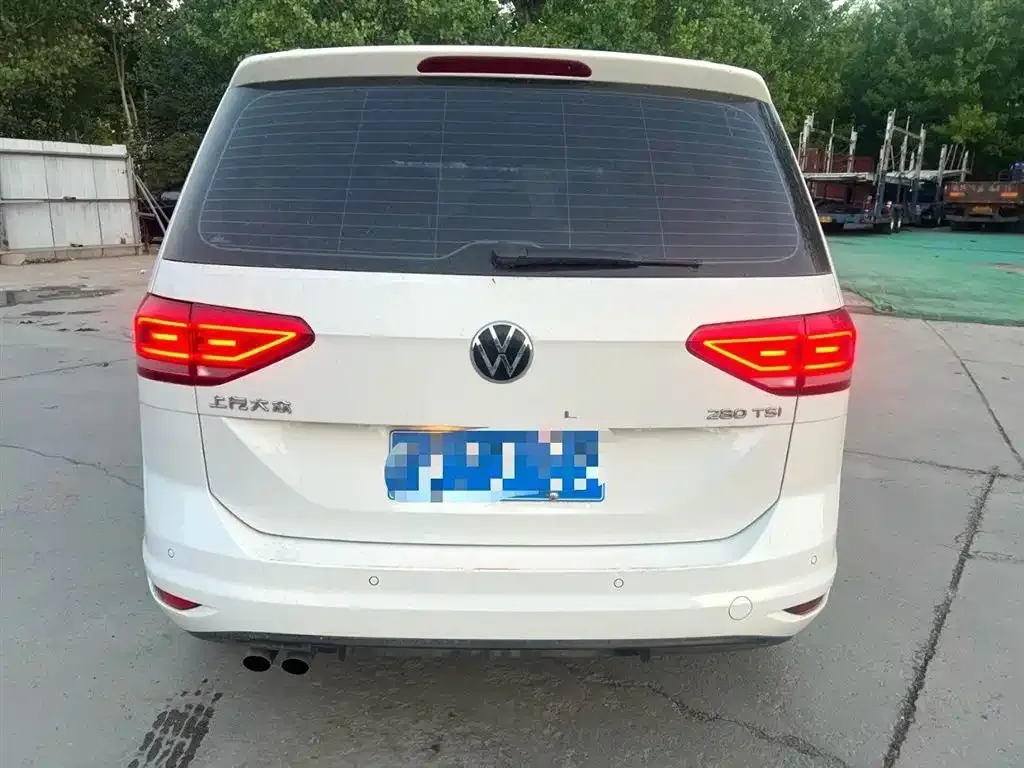 Volkswagen Touran 2023 из CN, фото 7