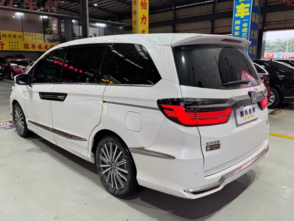 Honda Elysion 2023 из CN, фото 5