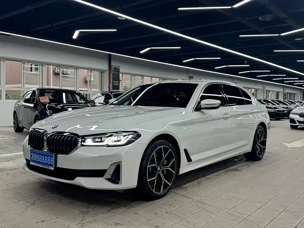 BMW 5 Series — фото 1