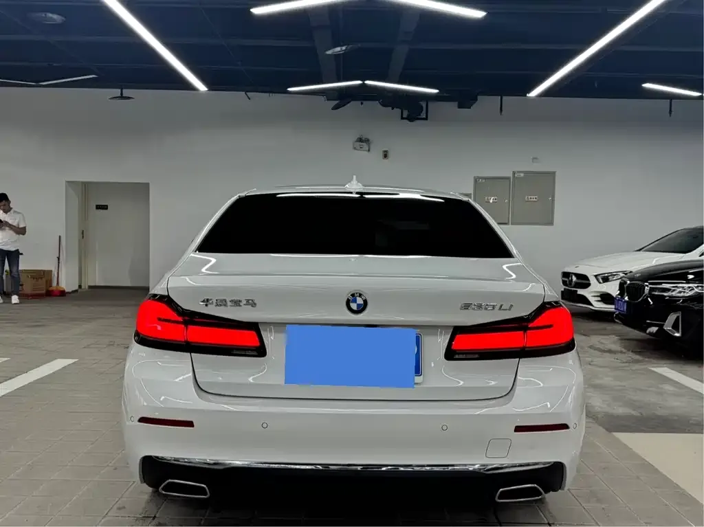 BMW 5 Series — фото 2
