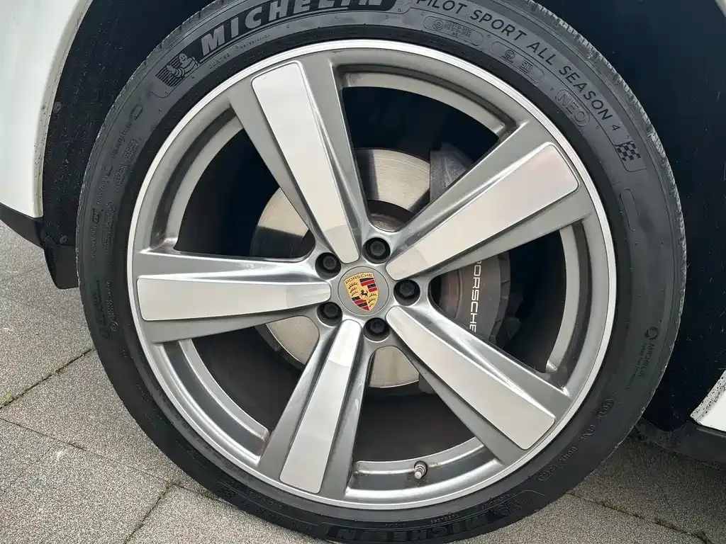 Porsche Macan — фото 10